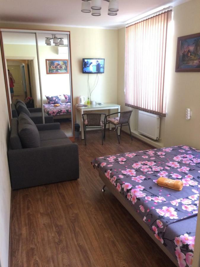 Room In The Guest House Odessa Exterior photo